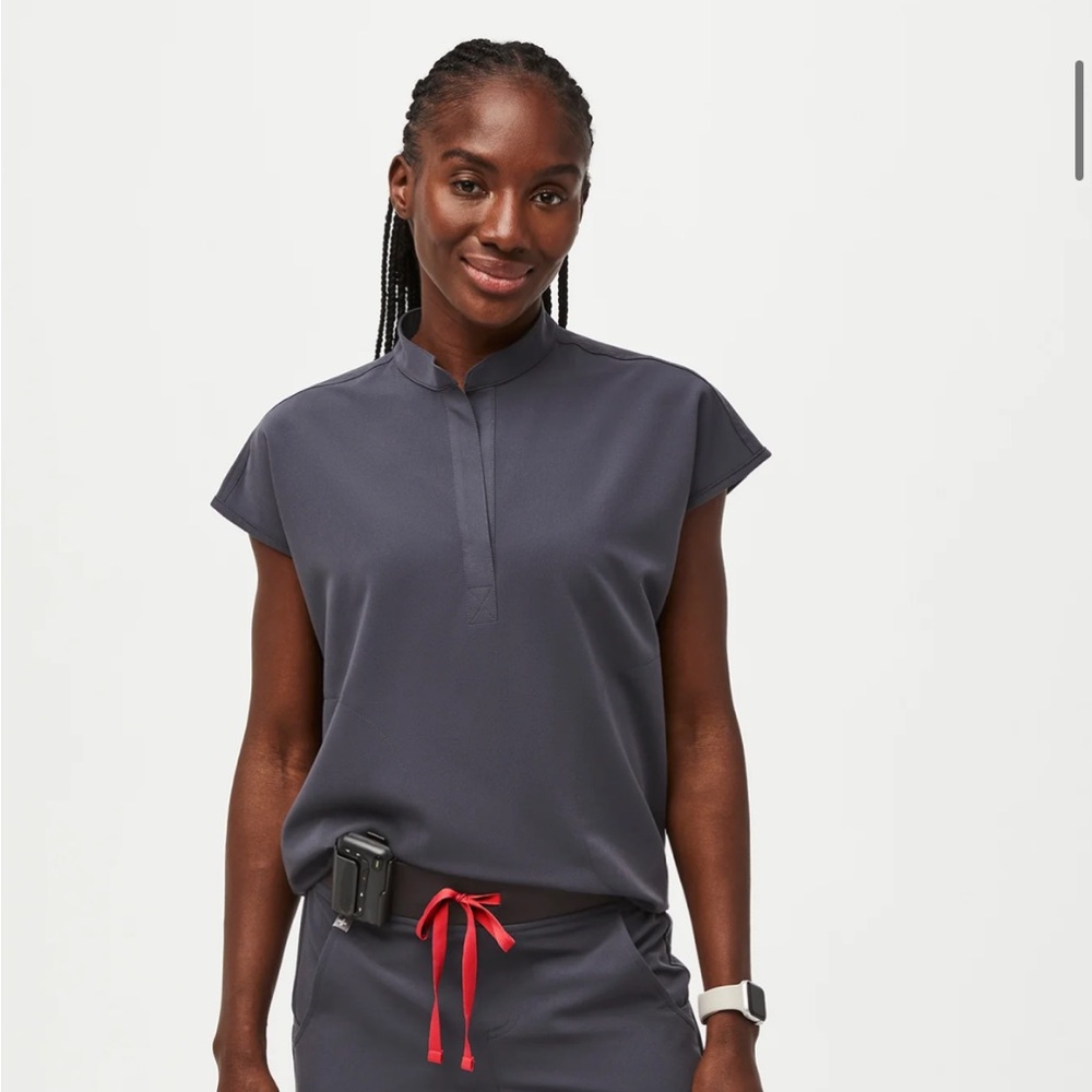 FIGS Charcoal Rafaela™ - Oversized Scrub Top